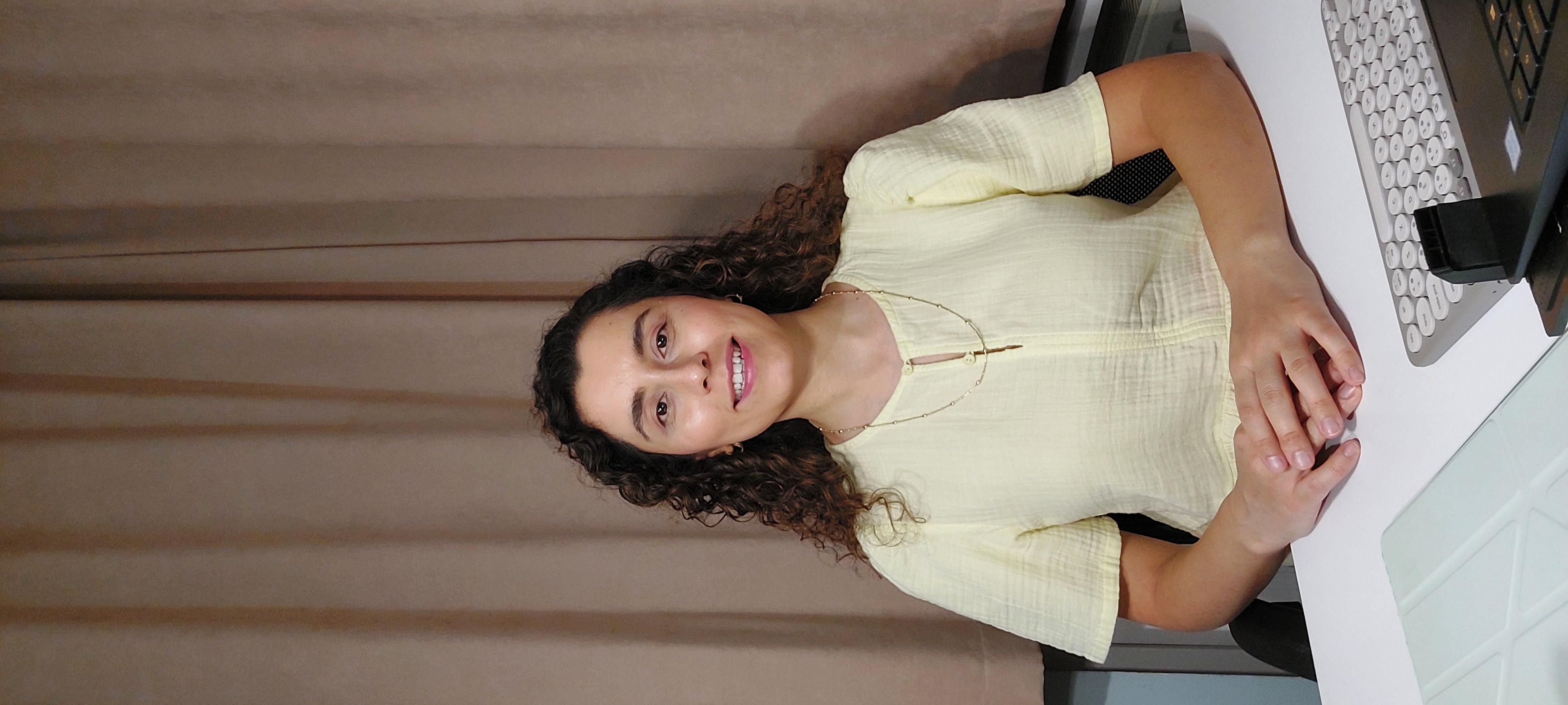 Seda Avcı bir danışmanlık görüşmesinde